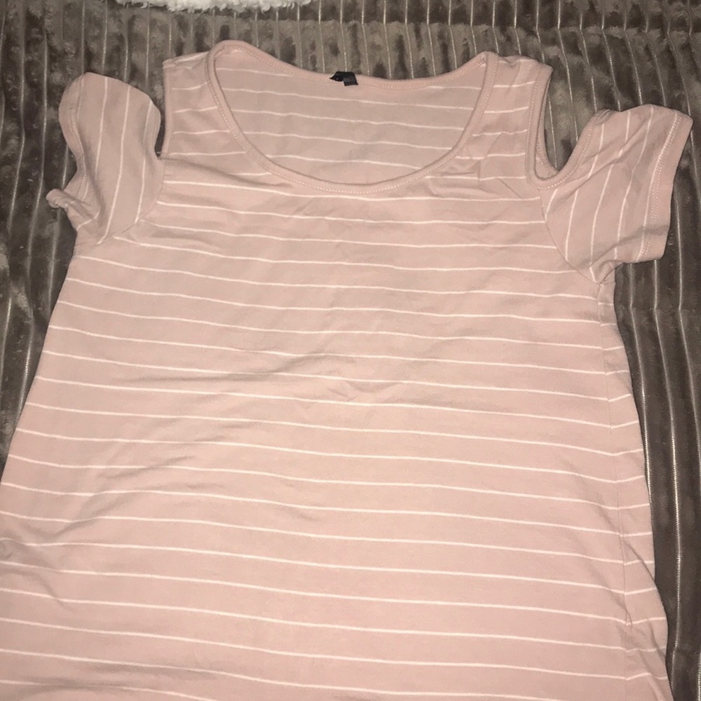 adorable light pink&white off the shoulder shirt